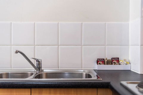 Executive 3 Bedroom Apartment + Internet + Parking - Accommodation Australia 24