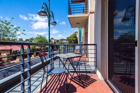 Executive 3 Bedroom Apartment + Internet + Parking - Accommodation Australia 6
