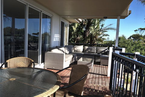 The Whitehouse - Accommodation Australia 4