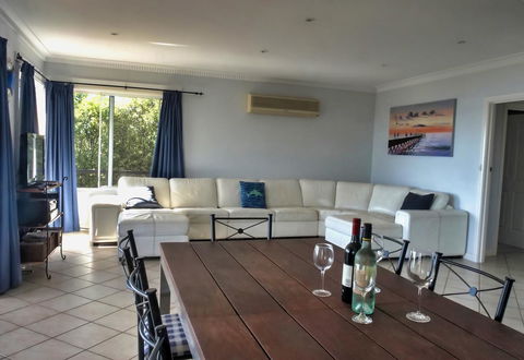 The Whitehouse - Accommodation Australia 8