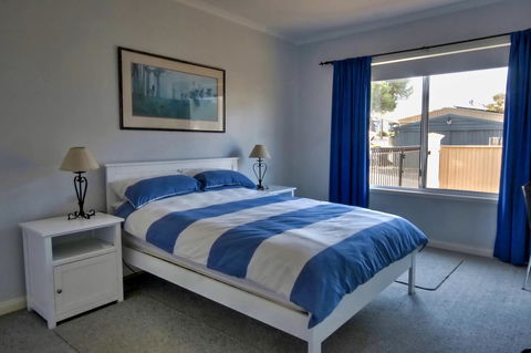 The Whitehouse - Accommodation Australia 13
