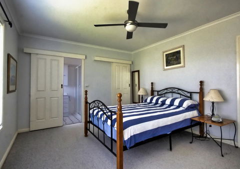 The Whitehouse - Accommodation Australia 11