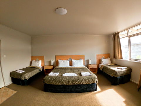 Highway One Motel - Local Tourism 1