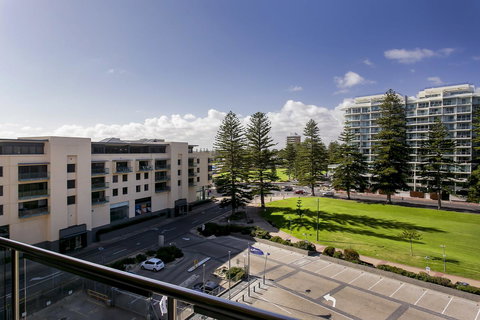 Glenelg Holiday Apartments-Pier - Australia Shopping 7