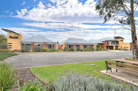 Strath Motel - Australia Shopping 22