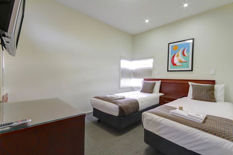 Strath Motel - Australia Shopping 17