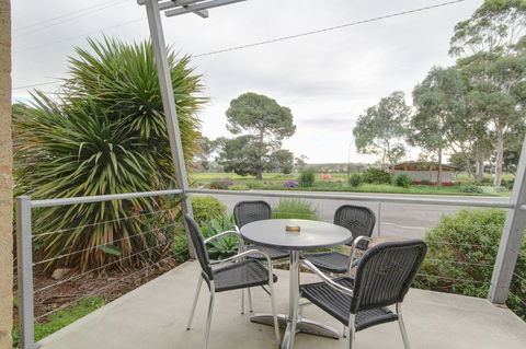 Strath Motel - Australia Shopping 4