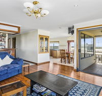 Rocks Retreat House with Sea Views - Accommodation Australia