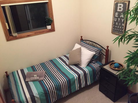 Rocks Retreat House With Sea Views - Accommodation Australia 9
