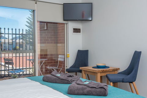 Jurien Bay Motel Apartments - Accommodation Australia 8