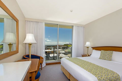 Noah\'s On The Beach - Accommodation Australia 24