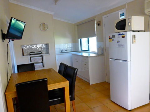 Lazy Lobster Holiday Units & Chalets - Australia Shopping 24