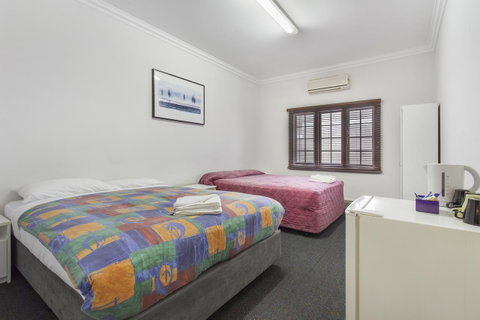 The Emperors Crown Hostel - Accommodation Australia 16