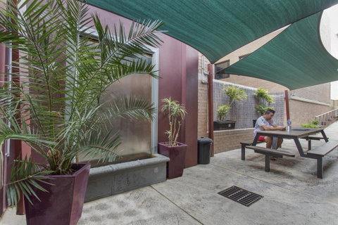 The Emperors Crown Hostel - Accommodation Australia 12