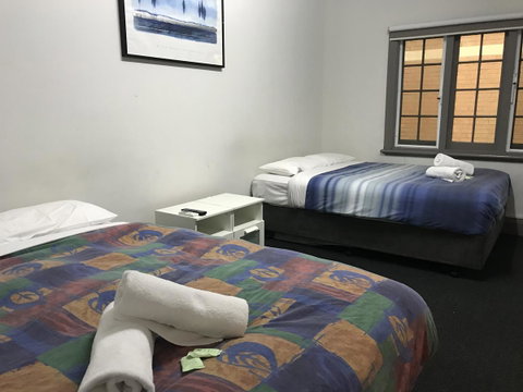 The Emperors Crown Hostel - Accommodation Australia 8