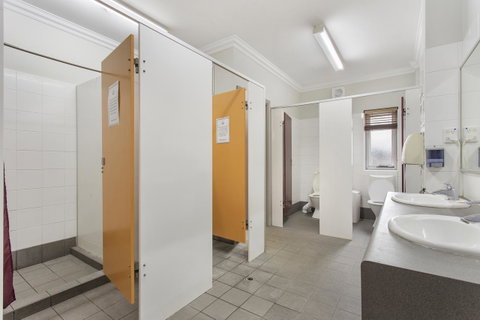 The Emperors Crown Hostel - Accommodation Australia 25