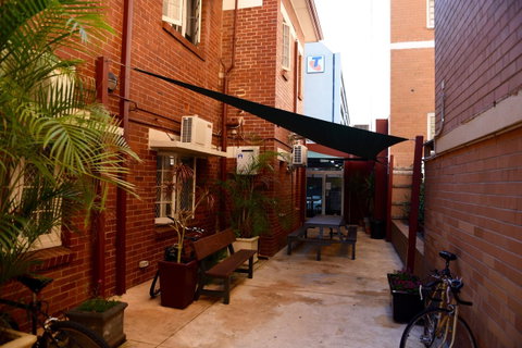 The Emperors Crown Hostel - Accommodation Australia 10