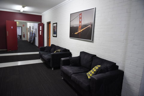 The Emperors Crown Hostel - Accommodation Australia 9