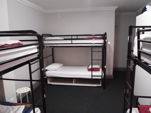 The Emperors Crown Hostel - Accommodation Australia 11
