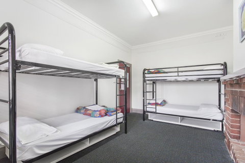 The Emperors Crown Hostel - Accommodation Australia 7