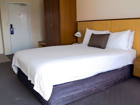 Ocean Beach Hotel - Accommodation Australia 2