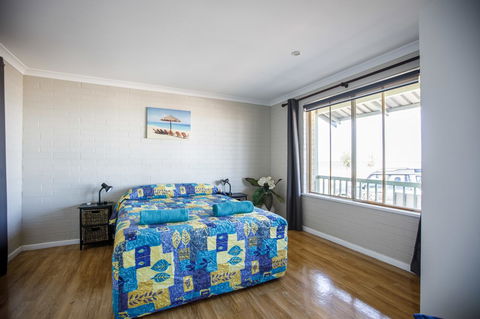 Shark Bay Seafront Apartments - Accommodation Australia 31