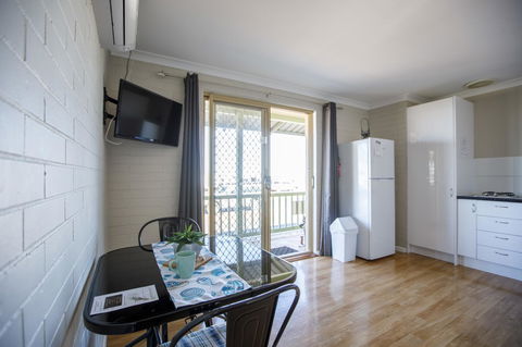 Shark Bay Seafront Apartments - Accommodation Australia 23