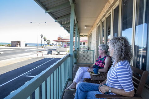Shark Bay Seafront Apartments - Accommodation Australia 19