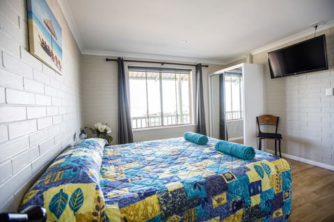 Shark Bay Seafront Apartments - Accommodation Australia 4