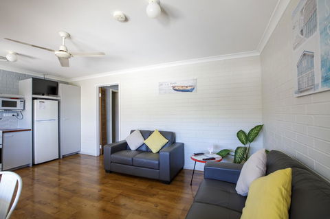 Shark Bay Seafront Apartments - Accommodation Australia 8