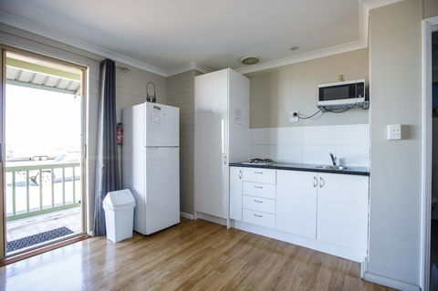 Shark Bay Seafront Apartments - Accommodation Australia 5