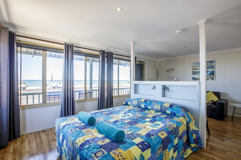 Shark Bay Seafront Apartments - Accommodation Australia 16