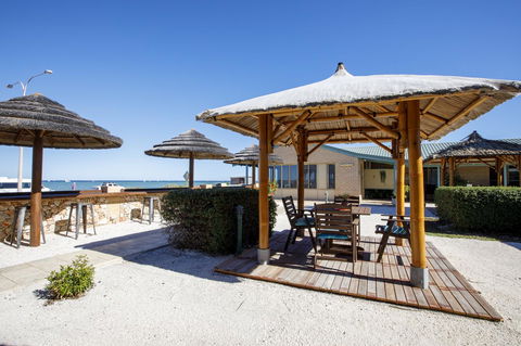 Shark Bay Seafront Apartments - Accommodation Australia 21