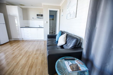 Shark Bay Seafront Apartments - Accommodation Australia 30