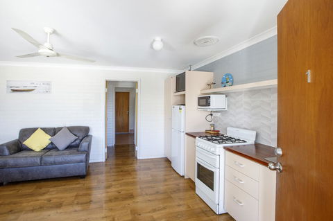 Shark Bay Seafront Apartments - Accommodation Australia 11