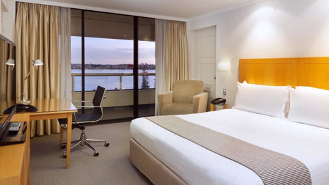 Crowne Plaza Perth, An IHG Hotel - Bed n Breakfasts 3