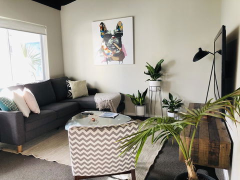 West Beach Lagoon 220 Stylish And Cozy - Accommodation Australia 4