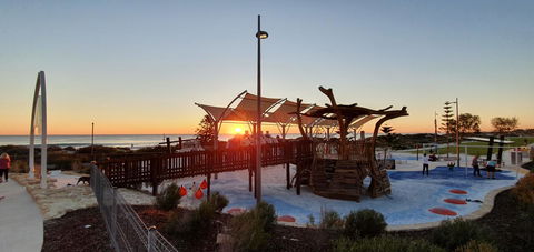 West Beach Lagoon 220 Stylish And Cozy - Accommodation Australia 24