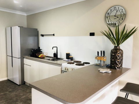West Beach Lagoon 220 Stylish And Cozy - Accommodation Australia 5