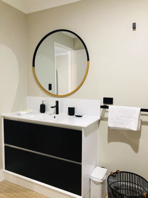 West Beach Lagoon 220 Stylish And Cozy - Accommodation Australia 13