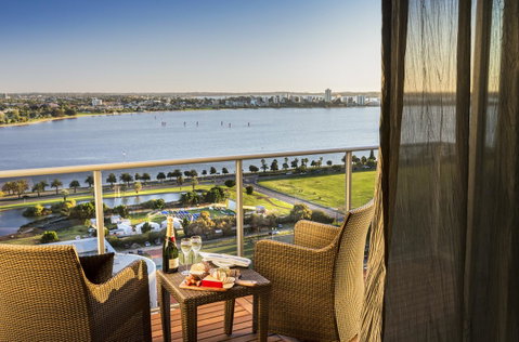 Fraser Suites Perth - Bed n Breakfasts 1