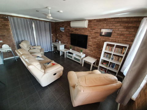 Ocean Beach Chalet 18 - Accommodation Australia 4
