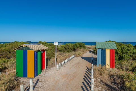Ocean Beach Chalet 18 - Accommodation Australia 29