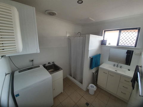 Ocean Beach Chalet 18 - Accommodation Australia 7