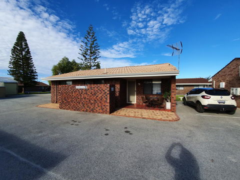 Ocean Beach Chalet 18 - Accommodation Australia 5