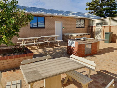 Ocean Beach Chalet 18 - Accommodation Australia 11