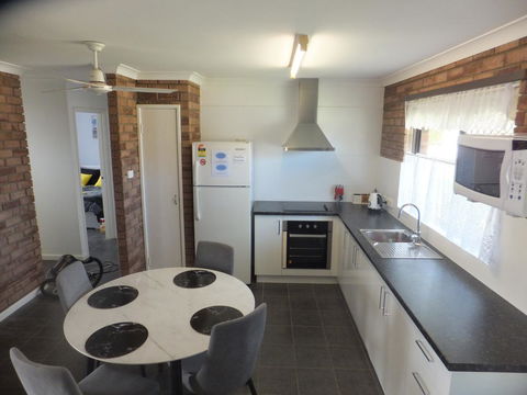 Ocean Beach Chalet 18 - Accommodation Australia 17