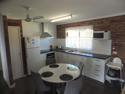 Ocean Beach Chalet 18 - Accommodation Australia 16
