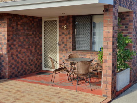 Ocean Beach Chalet 18 - Accommodation Australia 15