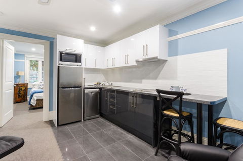 Blue Door Apartments - Australia Shopping 3